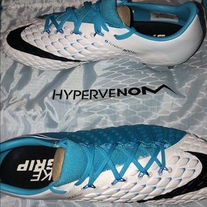 New Hypervenom phantom 3 Size 8.5  string bag.